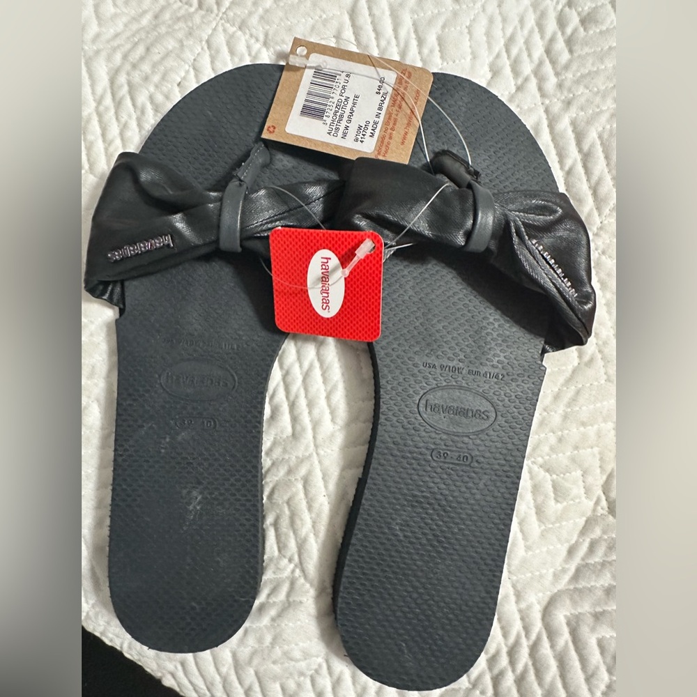 Havaianas Graphite Bow Flip Flops size 9/10